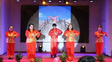 集智機(jī)電團(tuán)隊演出