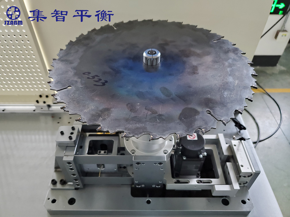 鋸片平衡機細節(jié)圖